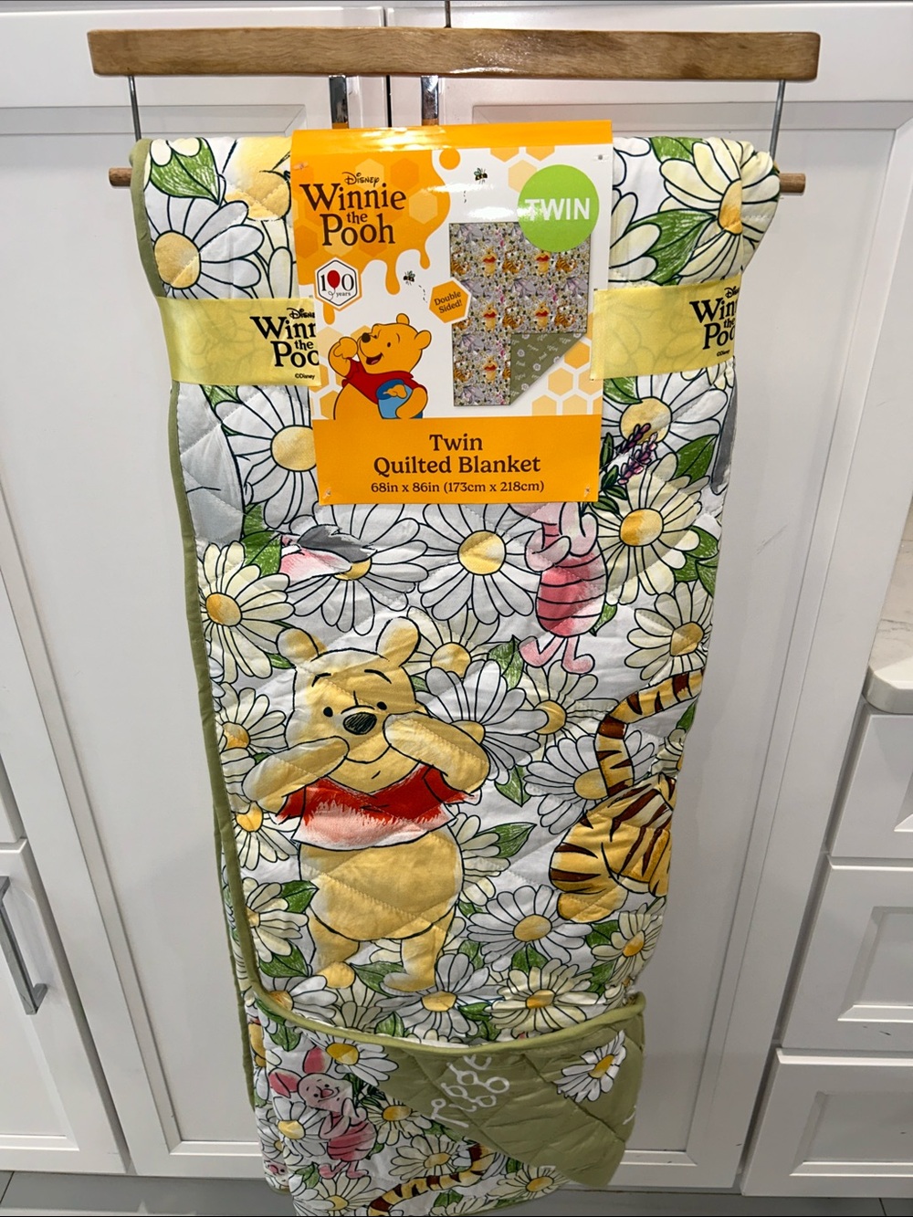 Disney Winnie the Pooh Reversible Twin Quilted Floral Blanket 68in x 86in